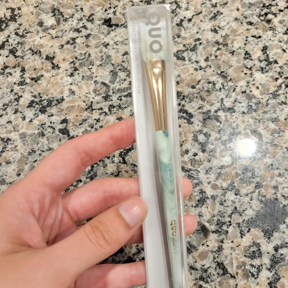 Quo Beauty Dual Fiber Eye Brush - Picture 2 of 6